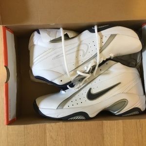 Nike White Overplay IV sneakers size 10.5 Men’s